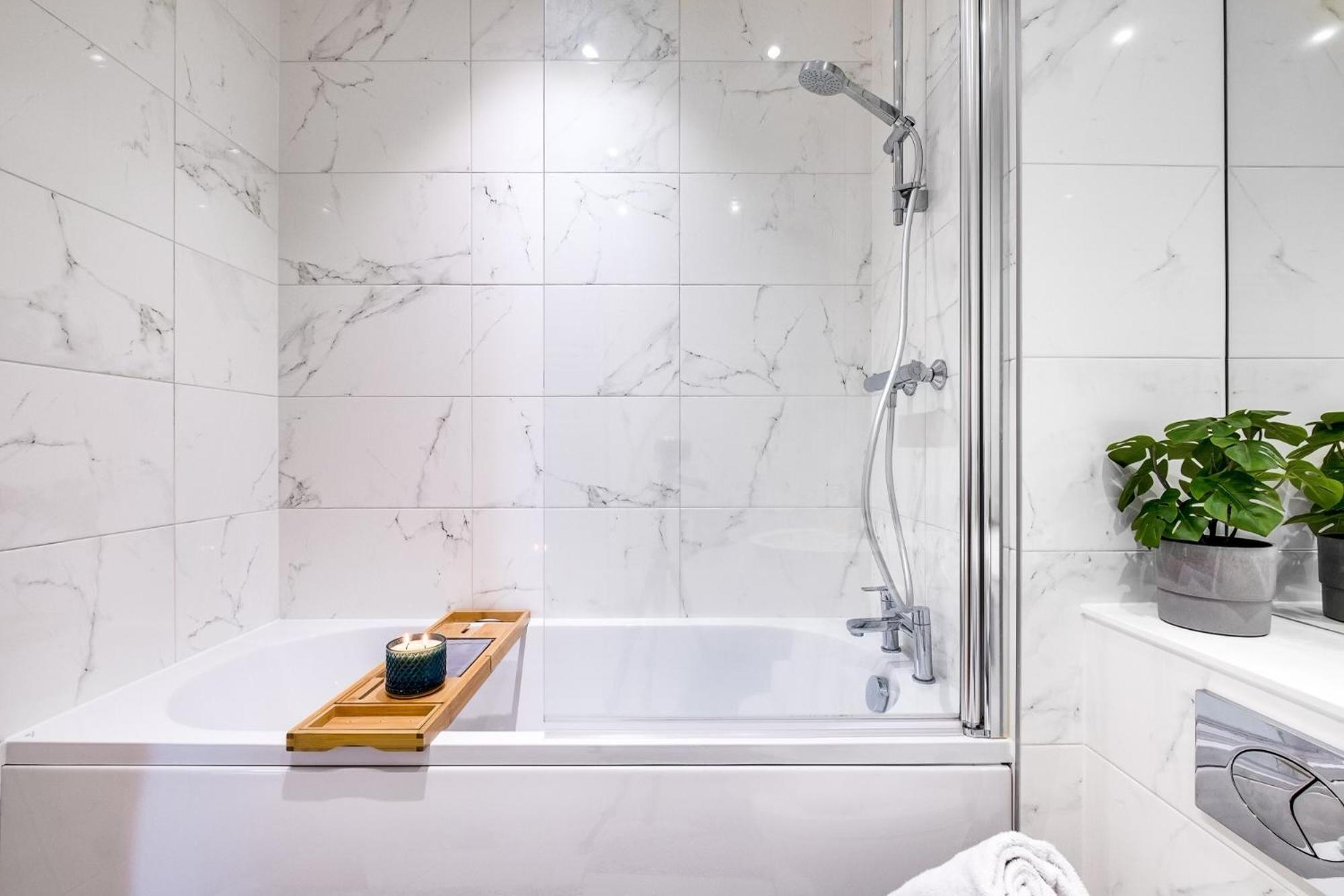Luxurious & Glamorous Centrally Located 2 Bedroom 2 Bathroom Apartment - Central Birmingham - Secure Parking - Netflix Exteriör bild