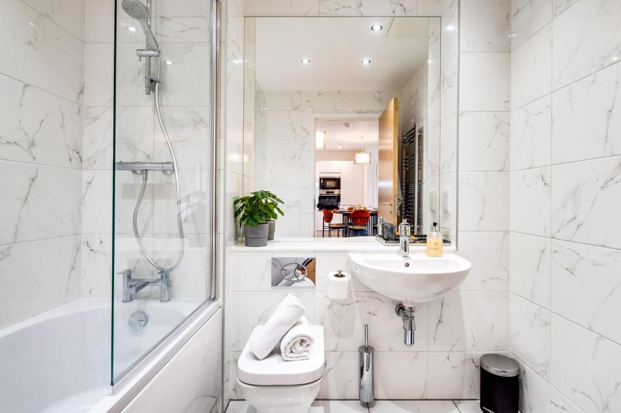 Luxurious & Glamorous Centrally Located 2 Bedroom 2 Bathroom Apartment - Central Birmingham - Secure Parking - Netflix Exteriör bild