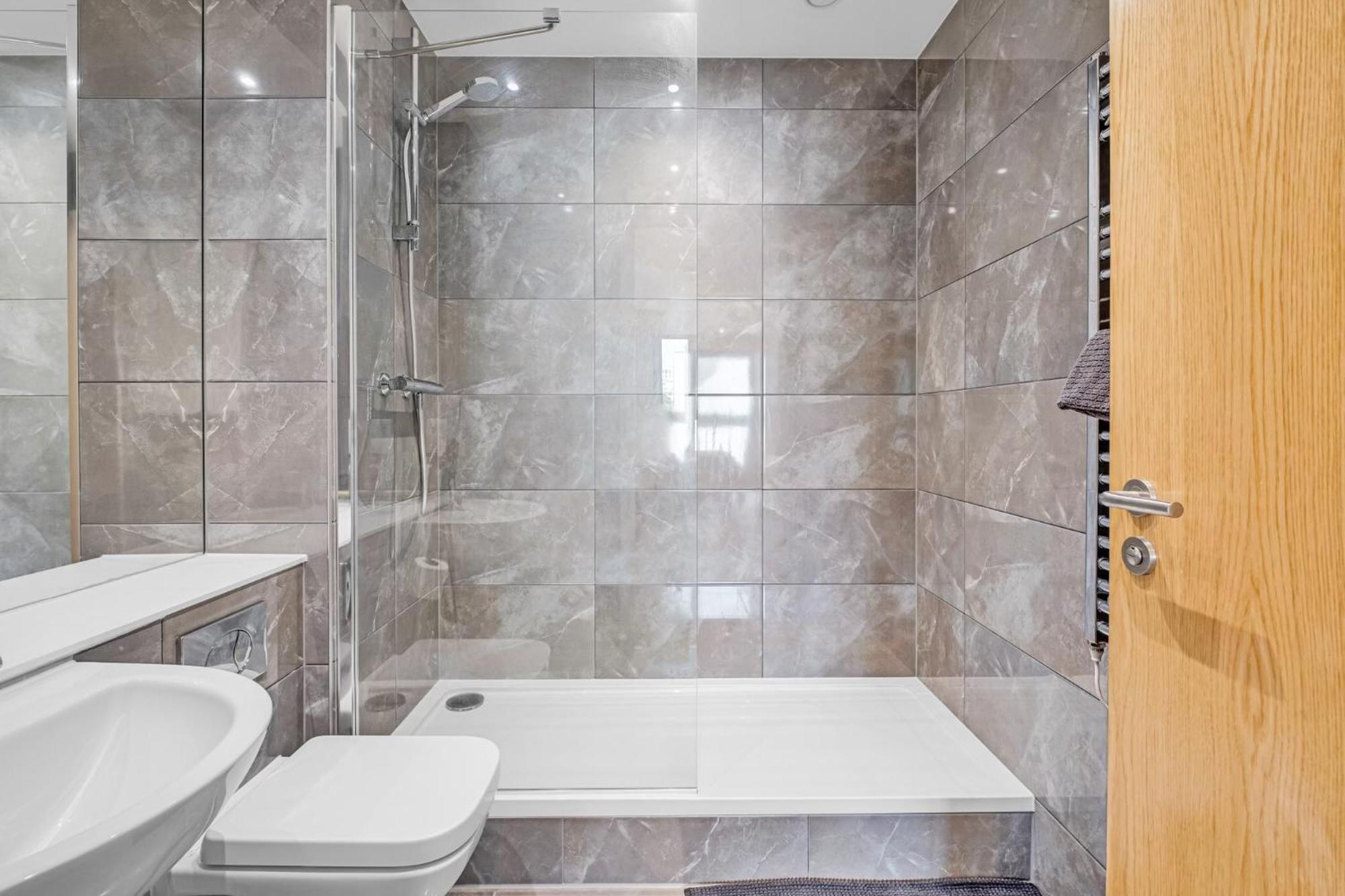 Luxurious & Glamorous Centrally Located 2 Bedroom 2 Bathroom Apartment - Central Birmingham - Secure Parking - Netflix Exteriör bild